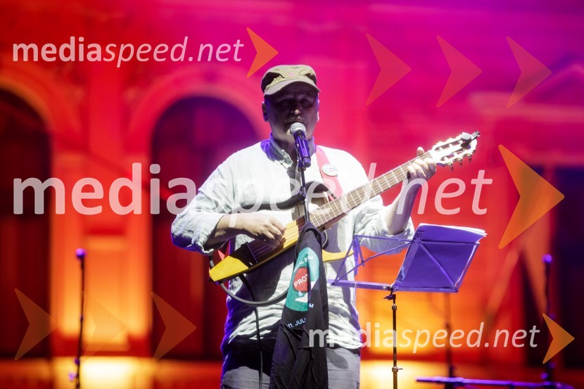 Nosil bom rdečo zvezdo