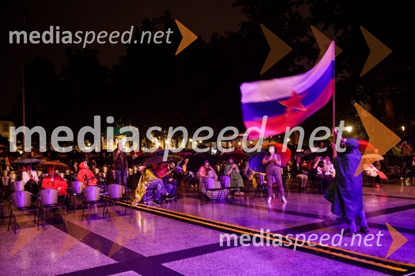 Nosil bom rdečo zvezdo