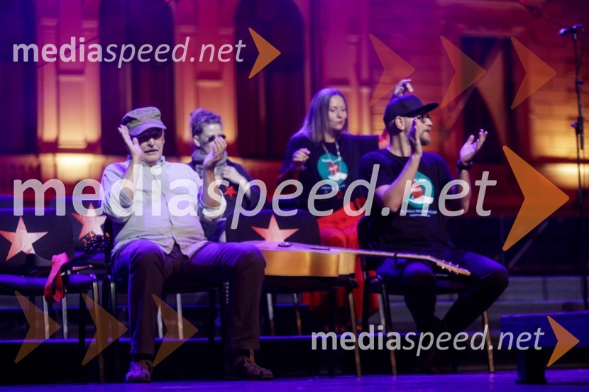 Nosil bom rdečo zvezdo