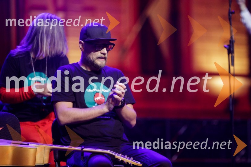  Primož Siter, glasbenik in radijski moderator, Radio AktualNosil bom rdečo zvezdo