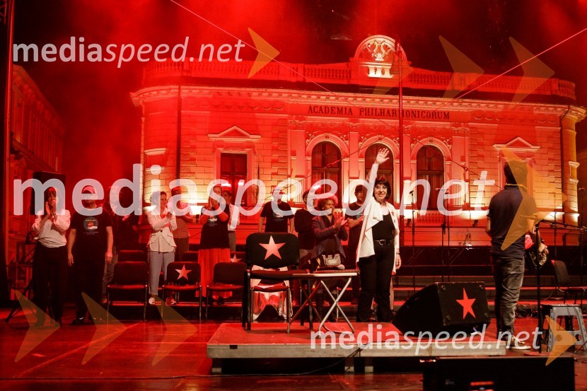  Svetlana Makarovič, pisateljicaNosil bom rdečo zvezdo