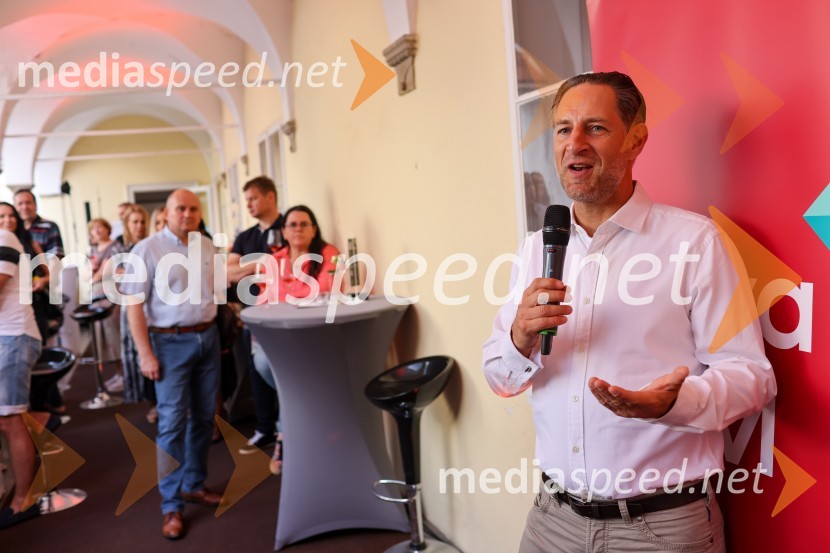 Nova KBM tudi letos na Festivalu Lent poskrbela za izviren poletni večer