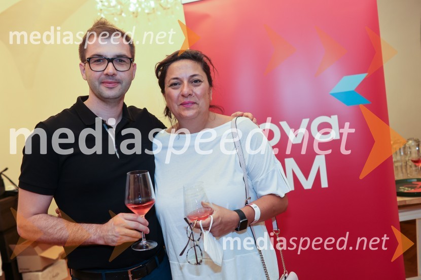 Nova KBM tudi letos na Festivalu Lent poskrbela za izviren poletni večer