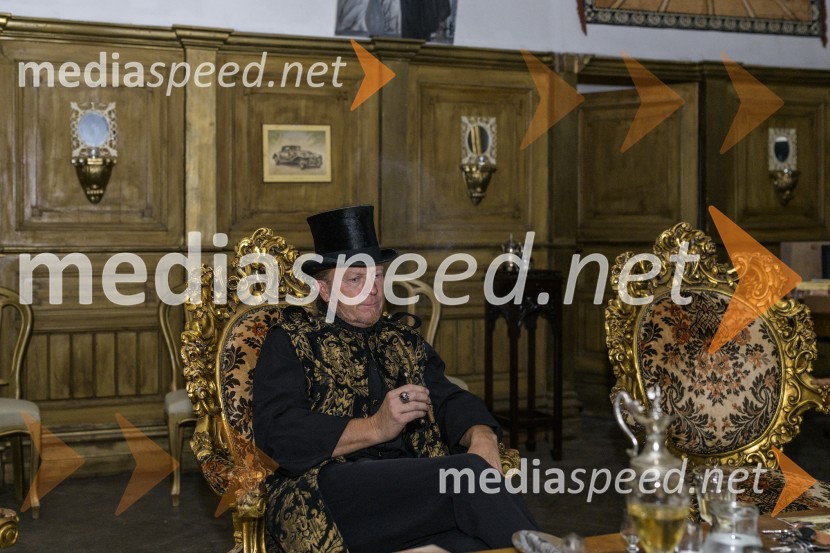  Milan Slavič, lastnik in upravljalec gradu FalaGrad Fala in njen graščak Milan Slavič