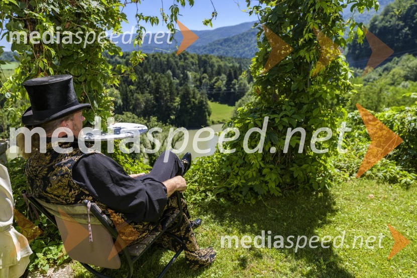  Milan Slavič, lastnik in upravljalec gradu FalaGrad Fala in njen graščak Milan Slavič