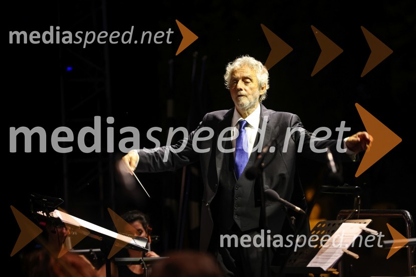  Nicola Piovani, dirigentDantejevih 700 in filmska glasba Nicole Piovanija, Festival Ljubljana