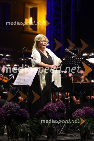  Annamaria Dell'Oste, sopranDantejevih 700 in filmska glasba Nicole Piovanija, Festival Ljubljana