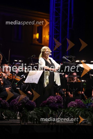  Annamaria Dell'Oste, sopranDantejevih 700 in filmska glasba Nicole Piovanija, Festival Ljubljana