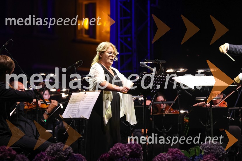  Annamaria Dell'Oste, sopranDantejevih 700 in filmska glasba Nicole Piovanija, Festival Ljubljana