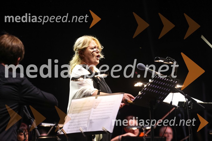  Annamaria Dell'Oste, sopranDantejevih 700 in filmska glasba Nicole Piovanija, Festival Ljubljana