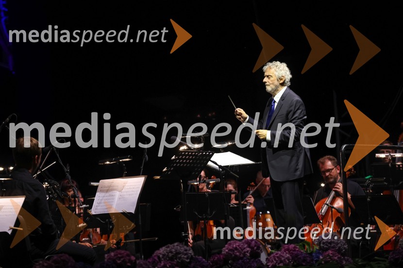  Nicola Piovani, dirigentDantejevih 700 in filmska glasba Nicole Piovanija, Festival Ljubljana