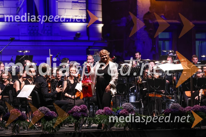  Annamaria Dell'Oste, sopranDantejevih 700 in filmska glasba Nicole Piovanija, Festival Ljubljana