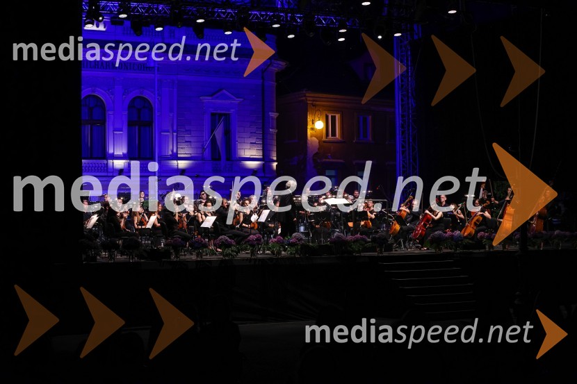 Simfonični orkester Furlanije - Julijske krajineDantejevih 700 in filmska glasba Nicole Piovanija, Festival Ljubljana