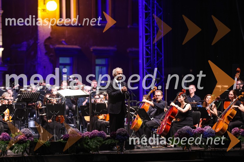  Nicola Piovani, dirigentDantejevih 700 in filmska glasba Nicole Piovanija, Festival Ljubljana