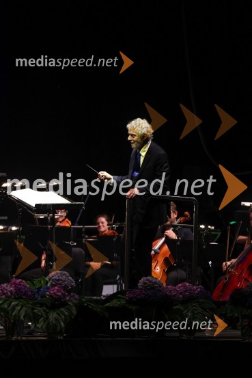  Nicola Piovani, dirigentDantejevih 700 in filmska glasba Nicole Piovanija, Festival Ljubljana