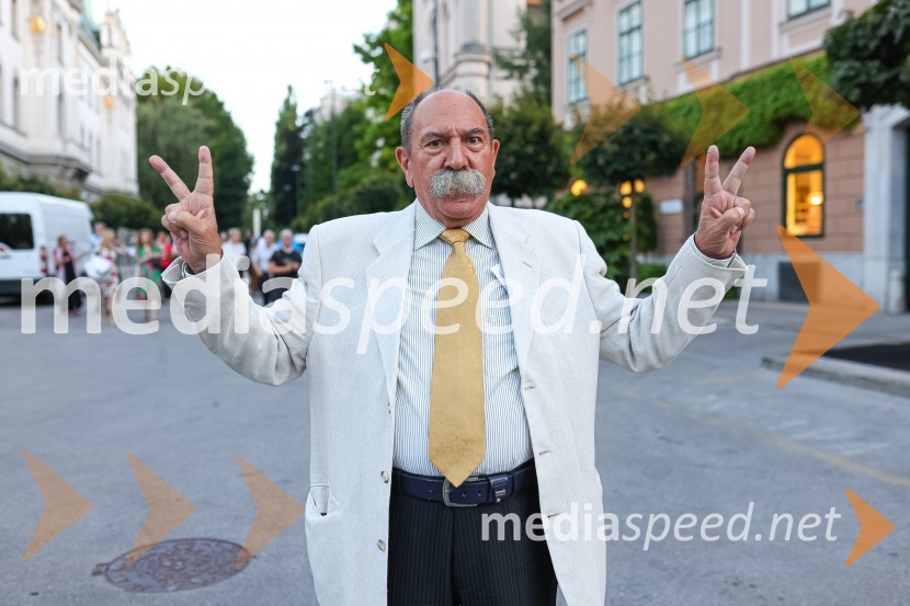  Marijan Zlobec, novinar, kritikDantejevih 700 in filmska glasba Nicole Piovanija, Festival Ljubljana