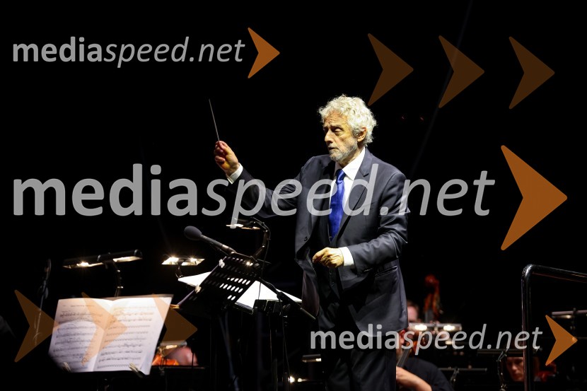  Nicola Piovani, dirigentDantejevih 700 in filmska glasba Nicole Piovanija, Festival Ljubljana