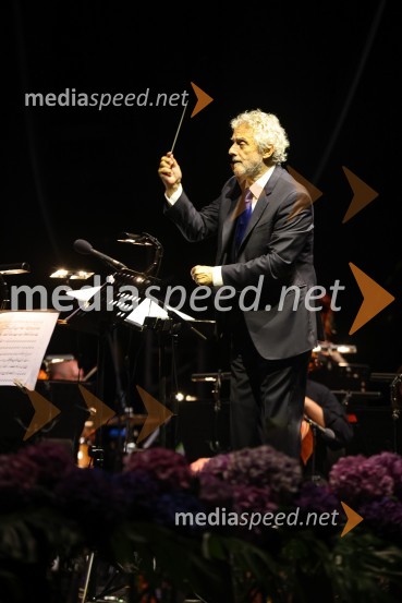  Nicola Piovani, dirigentDantejevih 700 in filmska glasba Nicole Piovanija, Festival Ljubljana