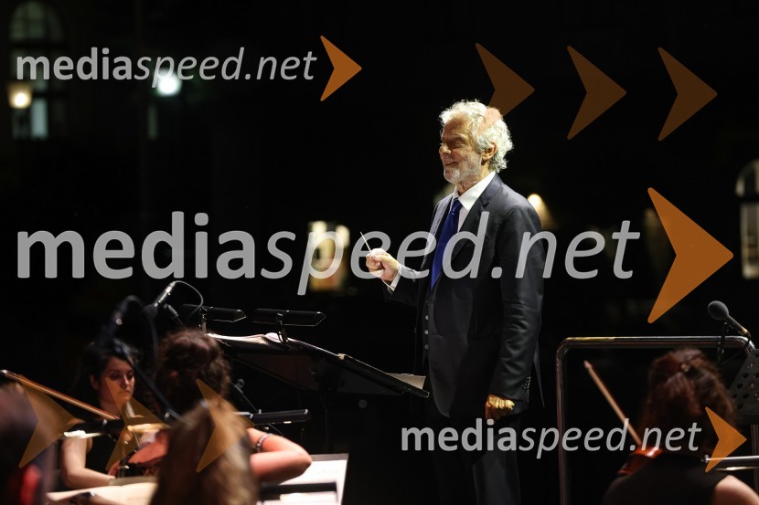  Nicola Piovani, dirigentDantejevih 700 in filmska glasba Nicole Piovanija, Festival Ljubljana