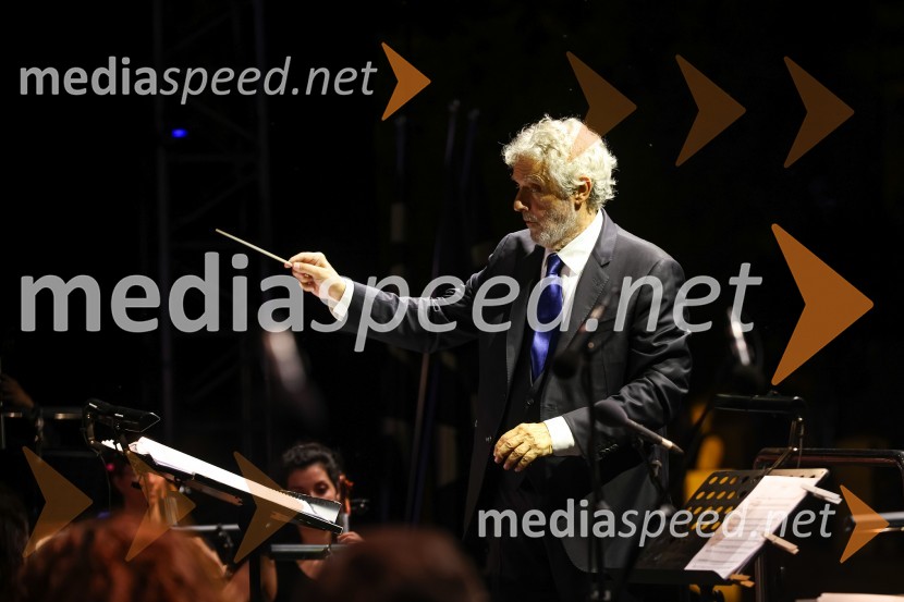  Nicola Piovani, dirigentDantejevih 700 in filmska glasba Nicole Piovanija, Festival Ljubljana