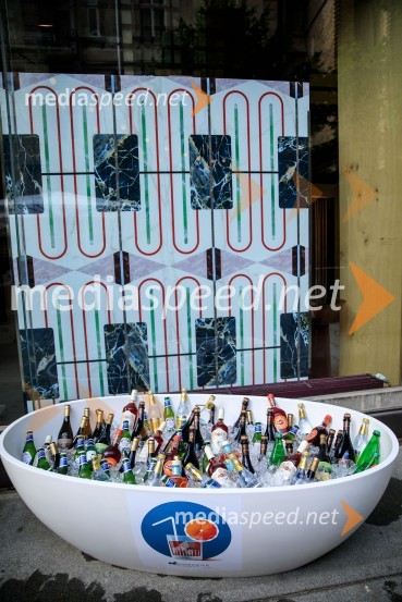 10 let salona keramike INTERRIER SHOWROOM