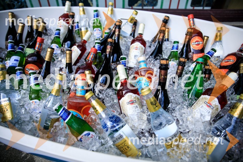 10 let salona keramike INTERRIER SHOWROOM