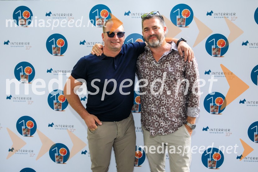 10 let salona keramike INTERRIER SHOWROOM