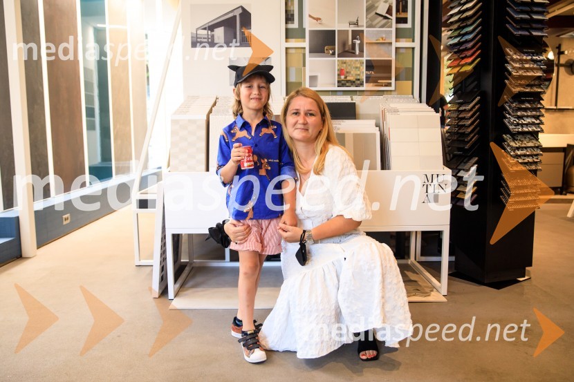 10 let salona keramike INTERRIER SHOWROOM