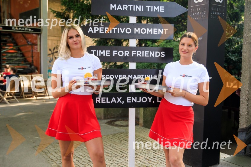 10 let salona keramike INTERRIER SHOWROOM