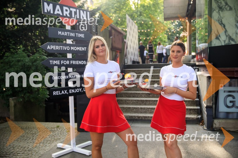 10 let salona keramike INTERRIER SHOWROOM