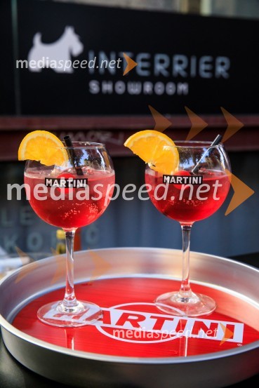 10 let salona keramike INTERRIER SHOWROOM