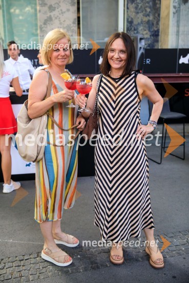 10 let salona keramike INTERRIER SHOWROOM