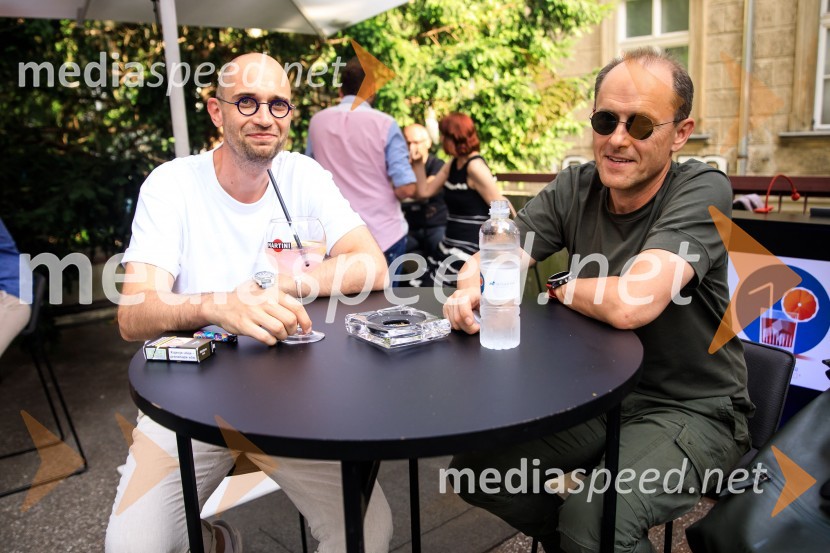 10 let salona keramike INTERRIER SHOWROOM