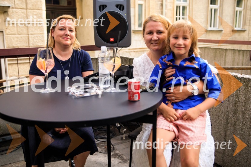 10 let salona keramike INTERRIER SHOWROOM