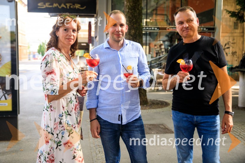 10 let salona keramike INTERRIER SHOWROOM