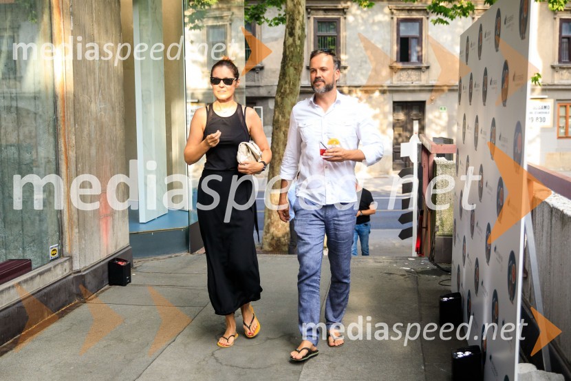 10 let salona keramike INTERRIER SHOWROOM