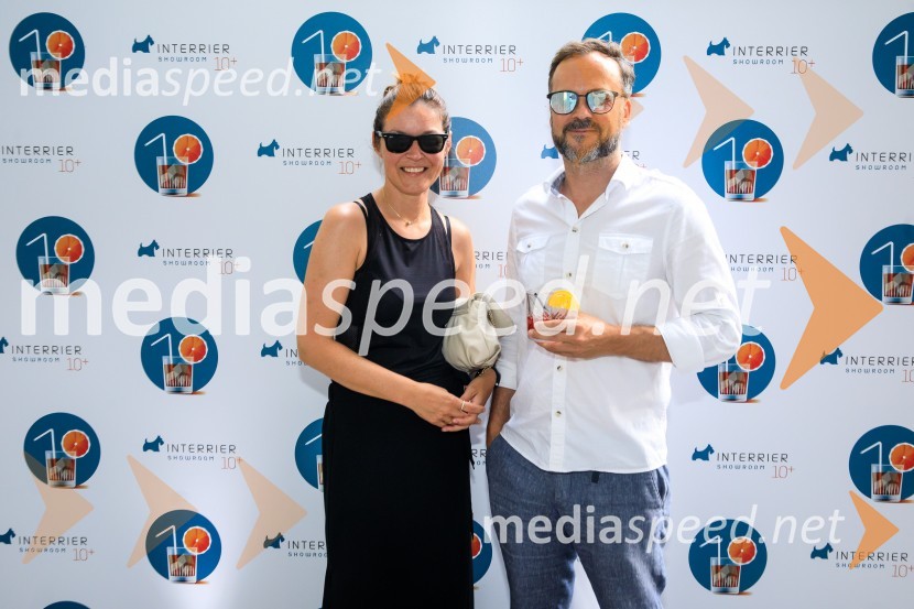 10 let salona keramike INTERRIER SHOWROOM