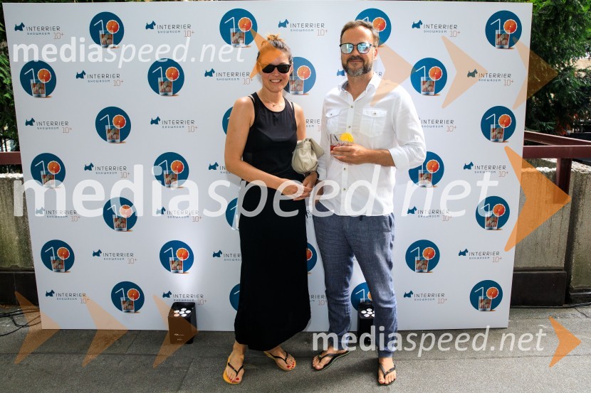 10 let salona keramike INTERRIER SHOWROOM