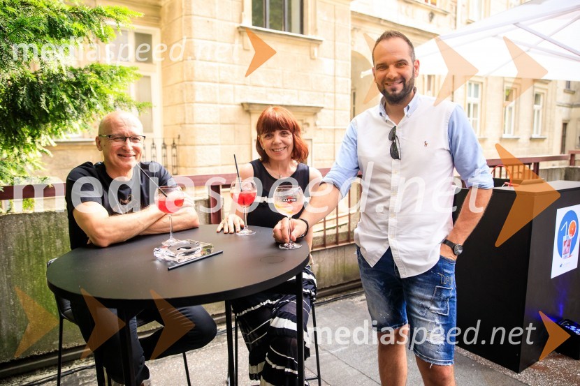 10 let salona keramike INTERRIER SHOWROOM