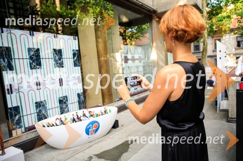 10 let salona keramike INTERRIER SHOWROOM