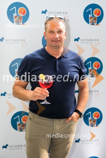 10 let salona keramike INTERRIER SHOWROOM