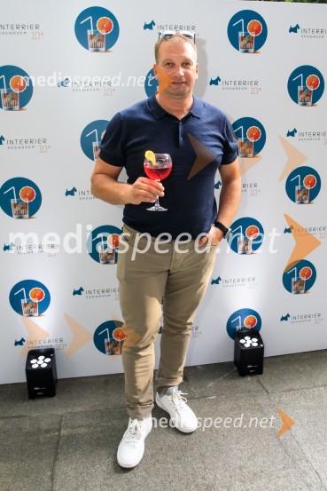 10 let salona keramike INTERRIER SHOWROOM