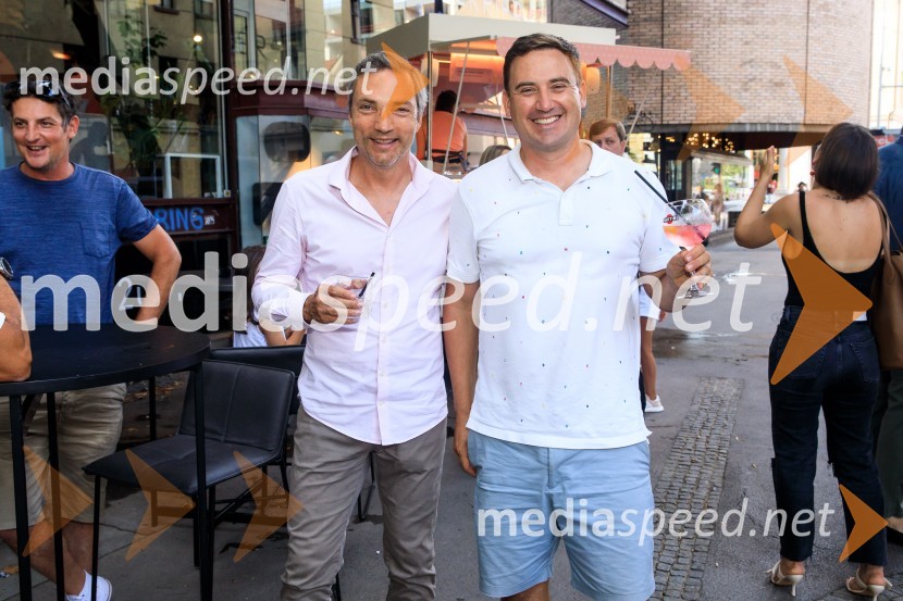 10 let salona keramike INTERRIER SHOWROOM