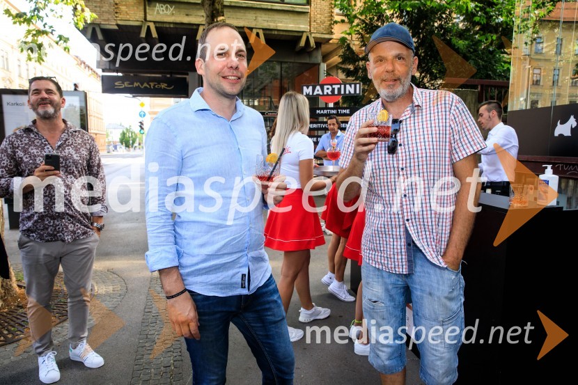 10 let salona keramike INTERRIER SHOWROOM