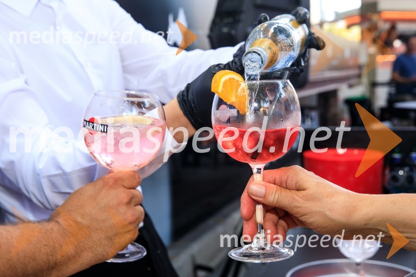 10 let salona keramike INTERRIER SHOWROOM