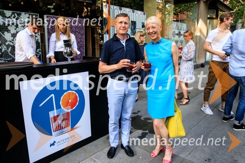 10 let salona keramike INTERRIER SHOWROOM