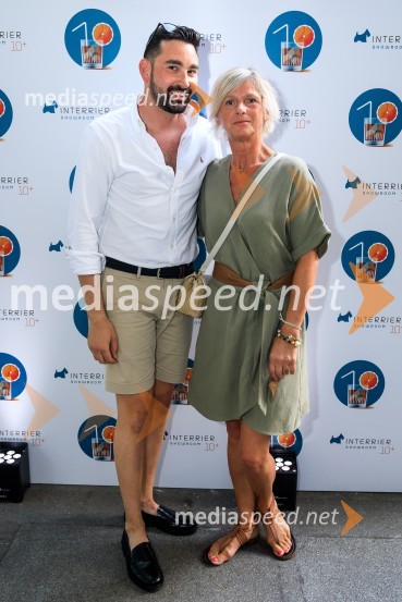 10 let salona keramike INTERRIER SHOWROOM