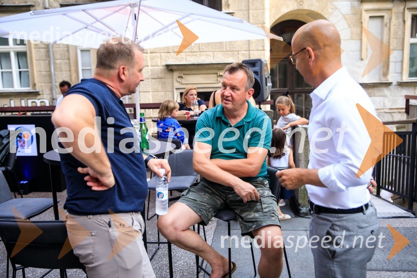 10 let salona keramike INTERRIER SHOWROOM