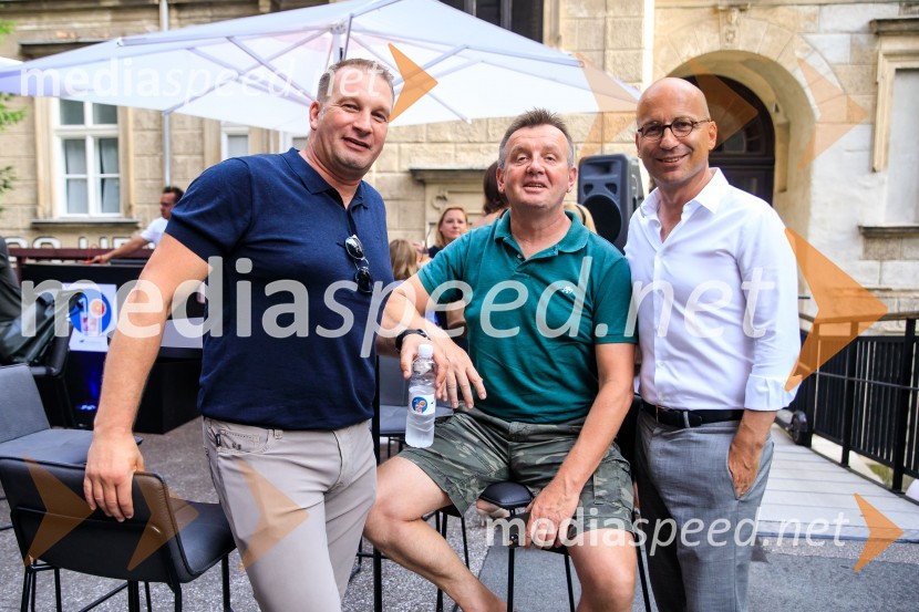 10 let salona keramike INTERRIER SHOWROOM