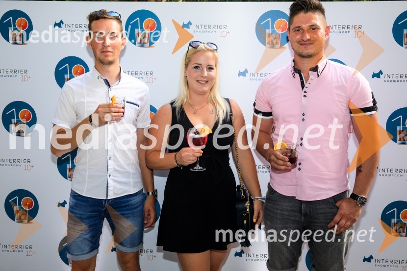 10 let salona keramike INTERRIER SHOWROOM